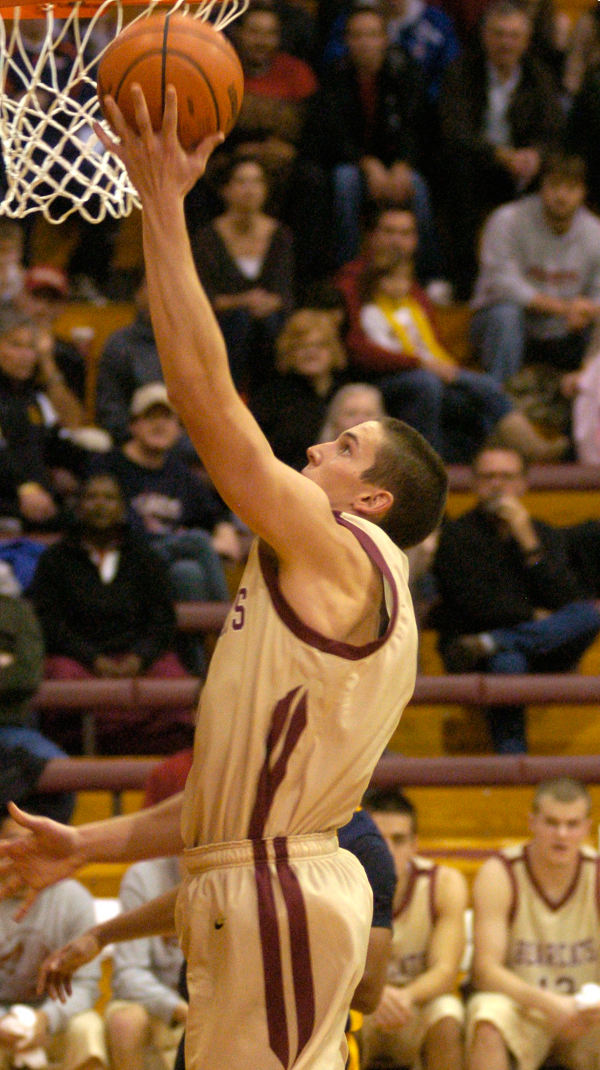 Willamette University sophomore post Sean Dart