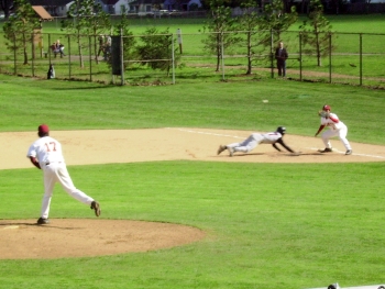 willamette baseball photo