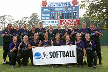 linfield softball photo