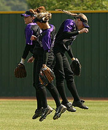 linfield_softball_photo
