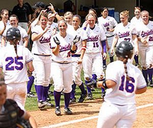 Linfield softball