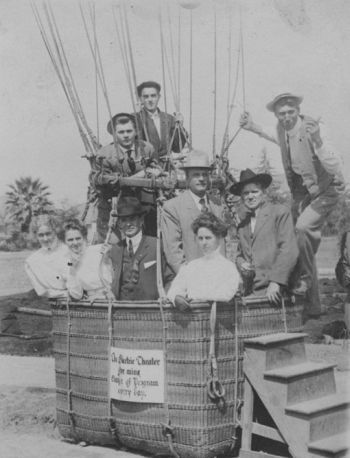 hot air balloonists 1910