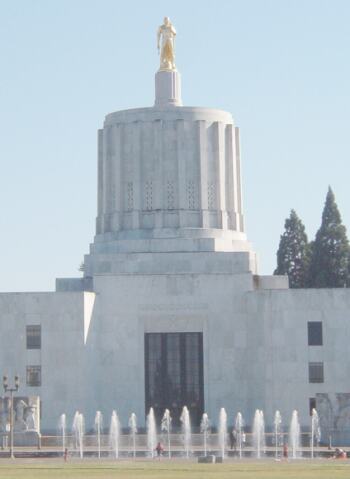 Oregon Capitol building in Salem