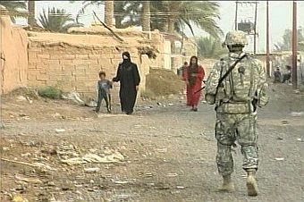 U.S. soldier in patrol in Iraq