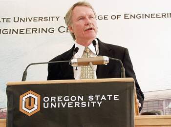 Former Oregon Governor John Kitzhaber speaking at OSU